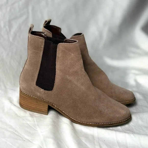 GAP Tan Chelsea Boots with Suede Finish - Picture 2 of 6
